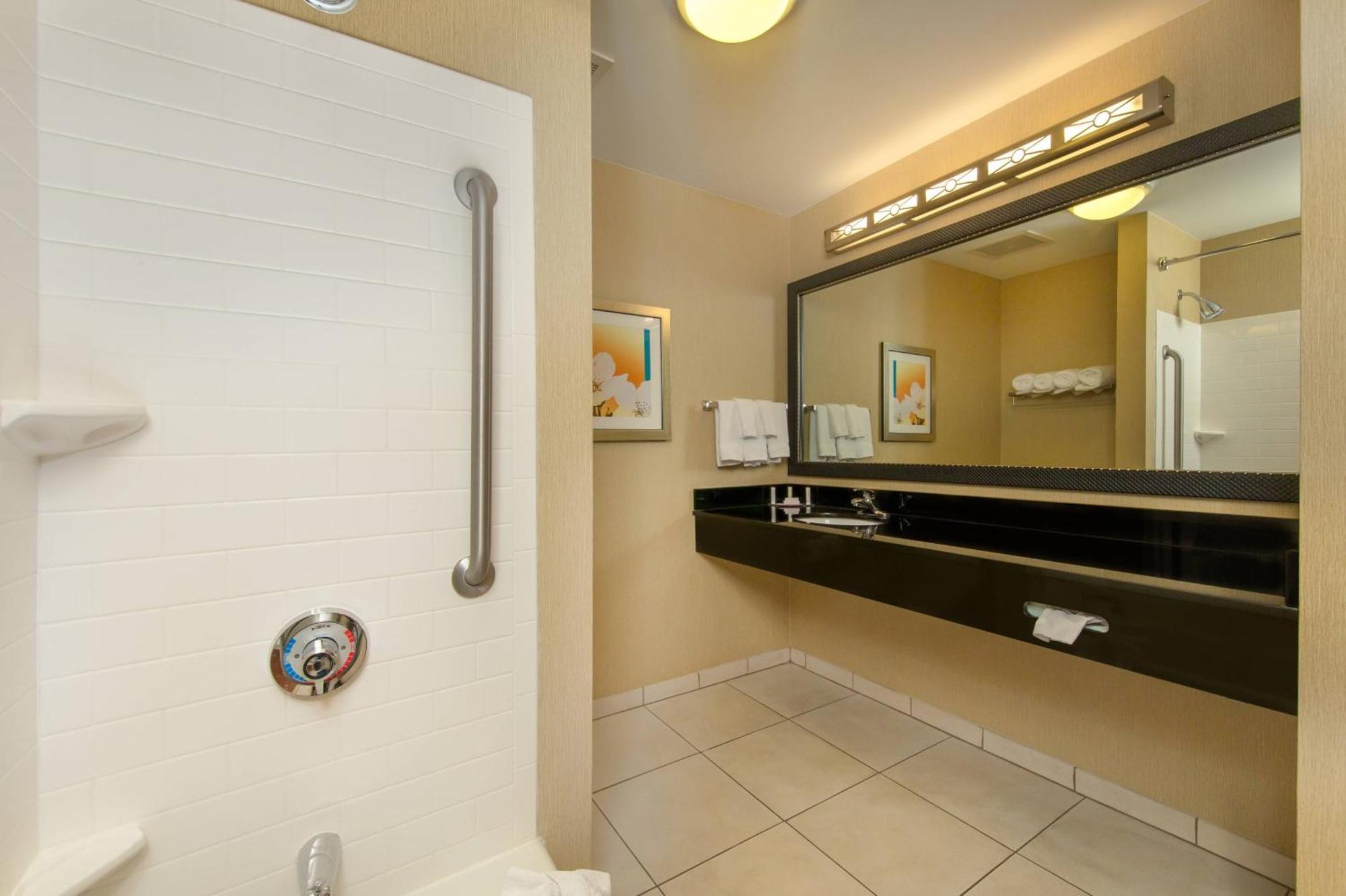 Fairfield Inn And Suites Cleveland Buitenkant foto